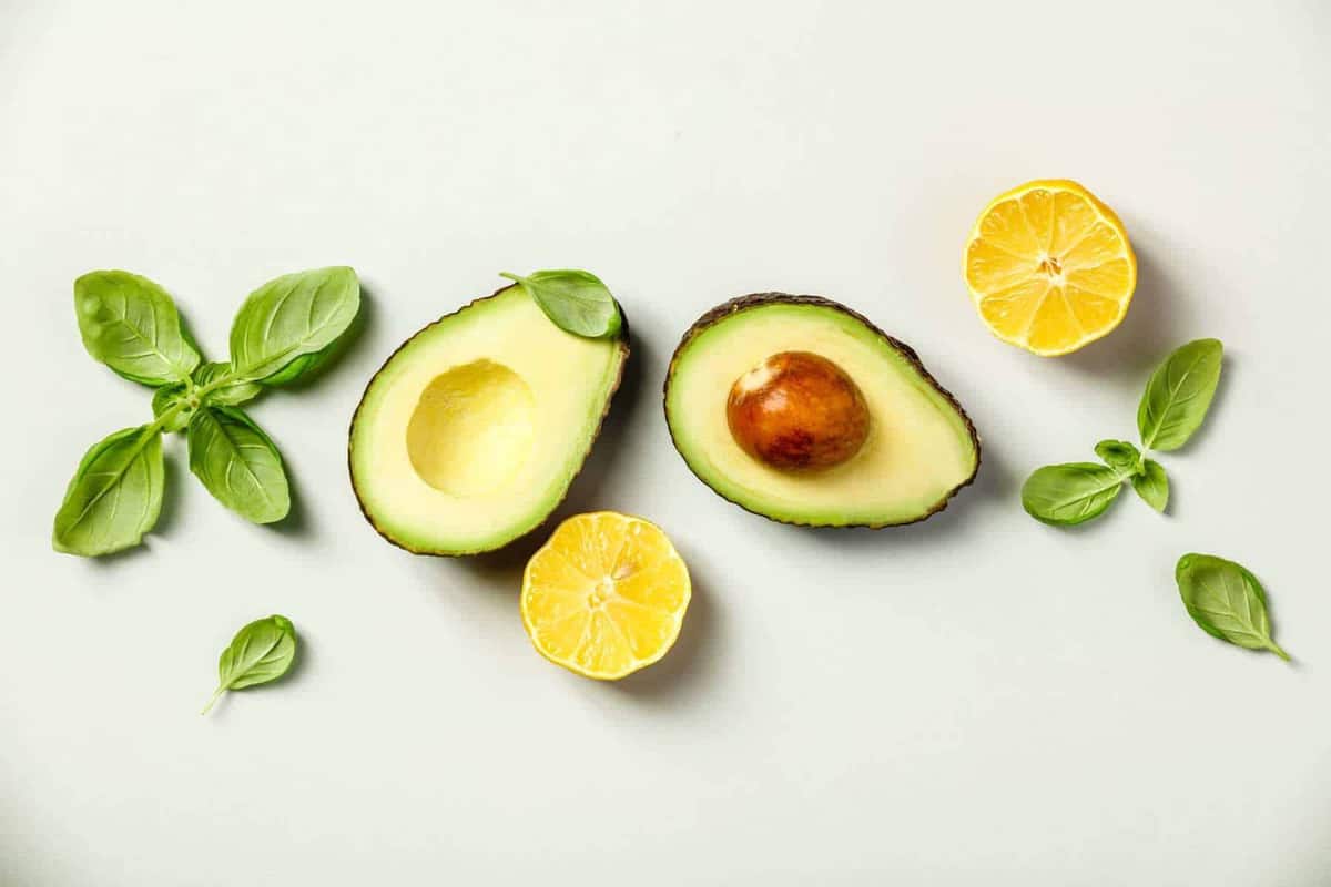 6 REASONS YOU NEED AVOCADO IN YOUR LIFE